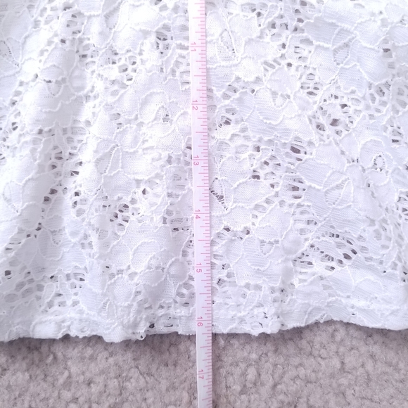 Floral White Lace Scoop Neck Peplum Shirt - Picture 6 of 8